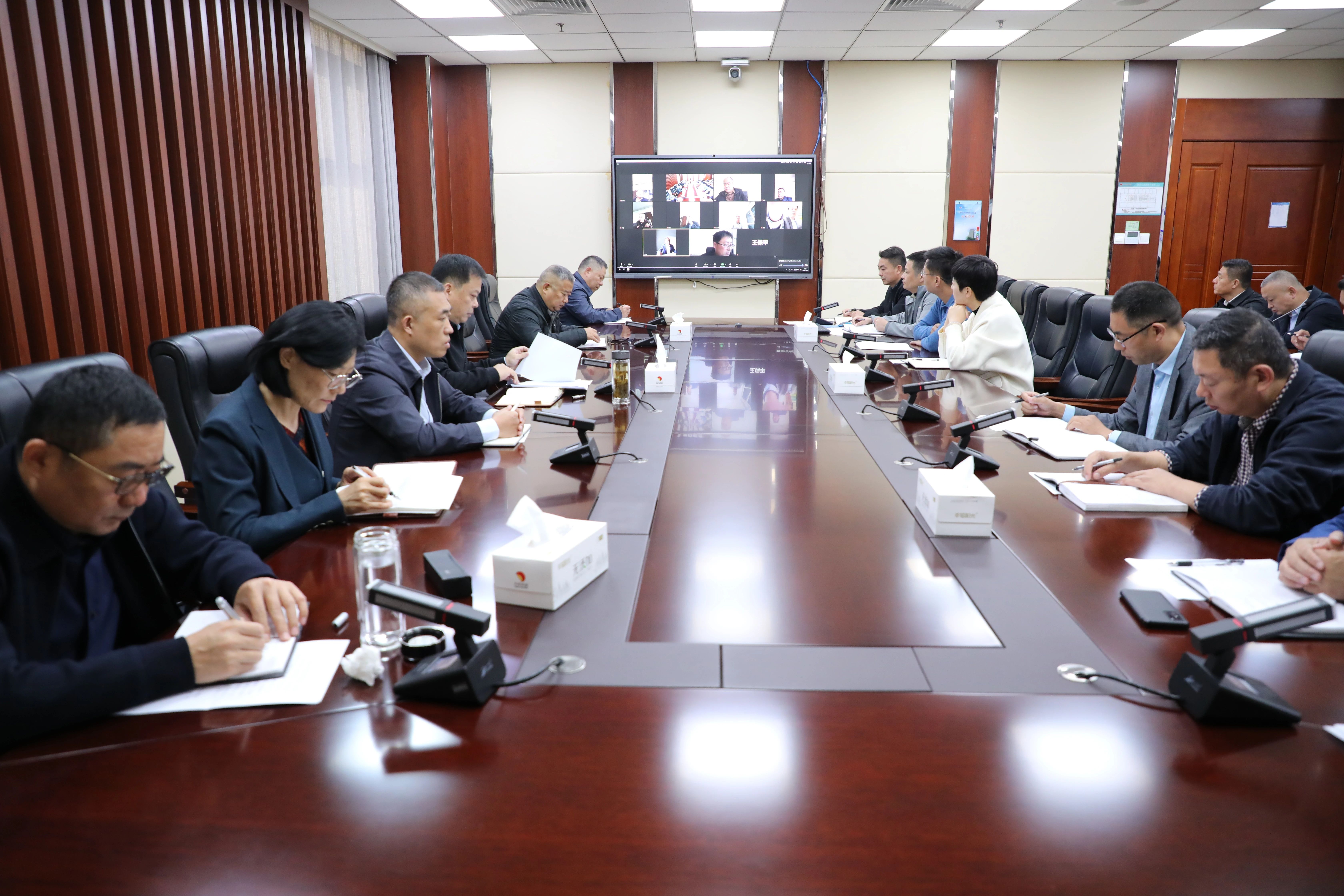 全力以赴打好年度“收官戰(zhàn)”！宏河集團召開1-3季度經(jīng)營形勢分析暨決戰(zhàn)四季度動員會2